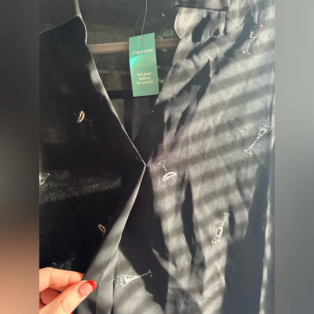 A83 NWT Maurices | Black Fun Cocktail Blouse